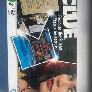 New Clue Discover The Secrets Board Game Parker Brothers 2008 complete.